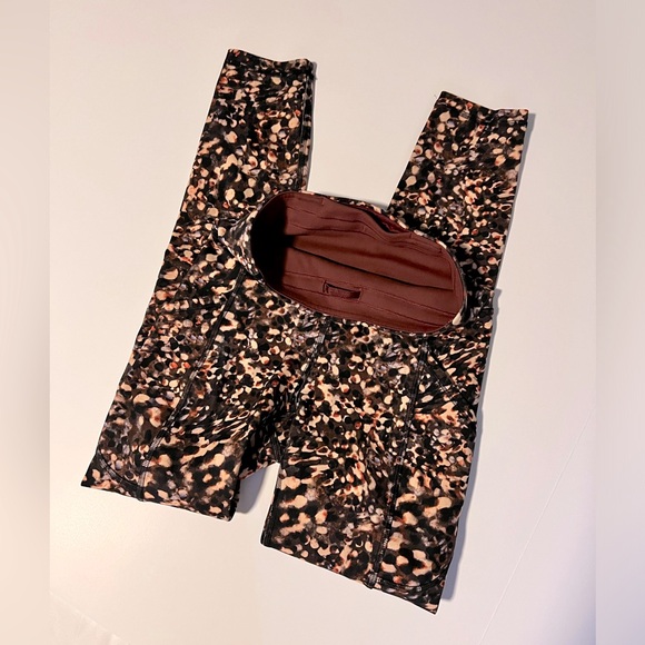 Lululemon Invigorating Leggings - Picture 4 of 9